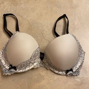 Victoria’s Secret, 32D, White w black lace